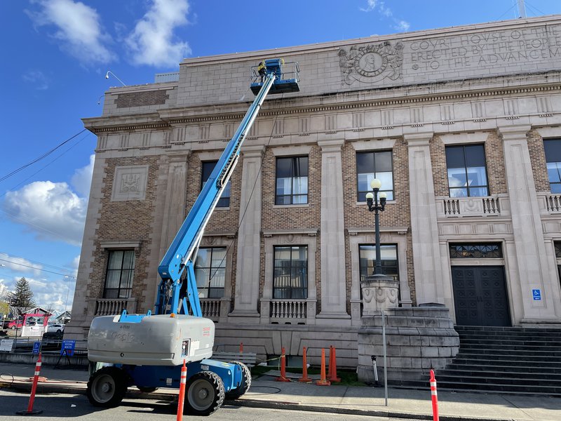 041123 Courthouse cleaning 01.JPG