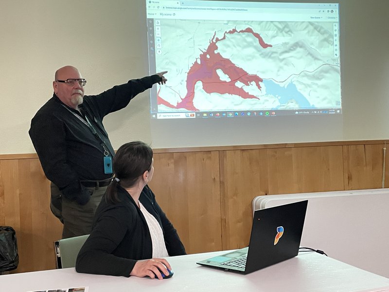 050423 DEM presents HMP in Mossyrock.JPG