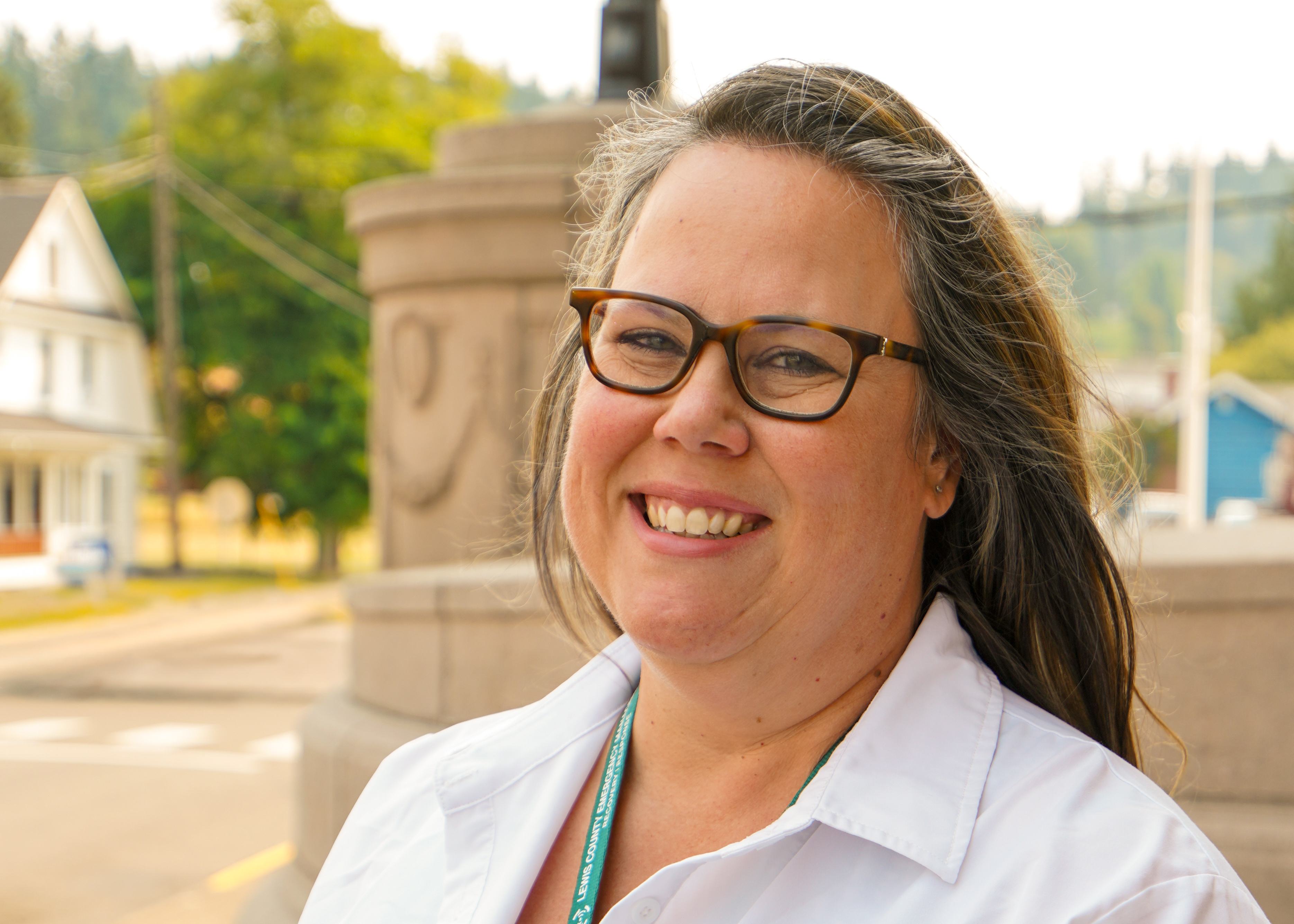 Erika Katt smiling on the Historic Courthouse Steps