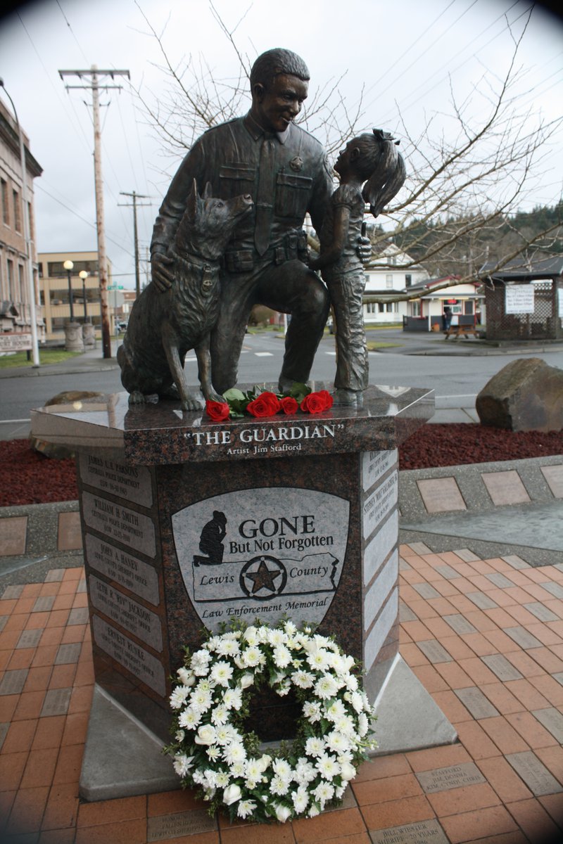 LE Memorial Statue